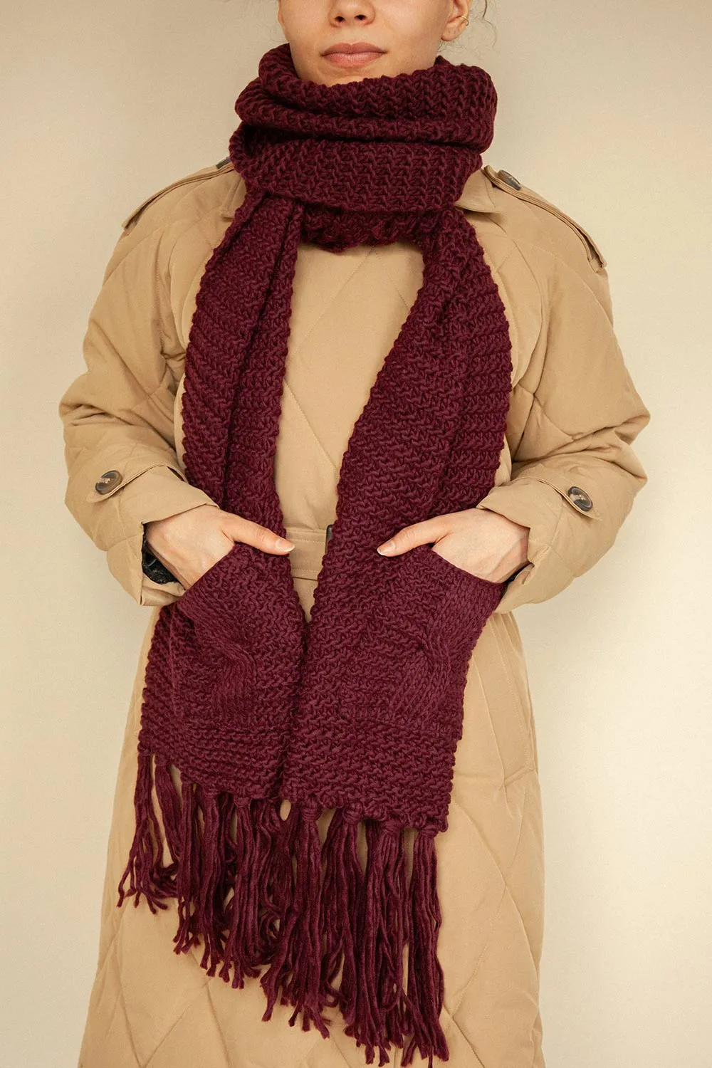Chunkyss Black | Thick Knit Scarf w/ Pockets