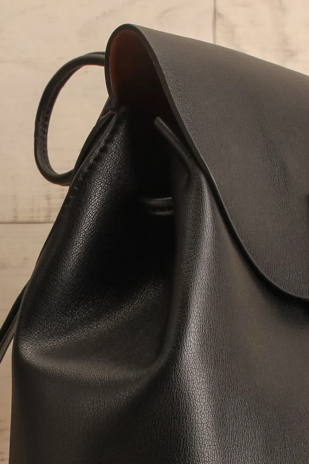 Maitu Black | Small Vegan Leather Backpack