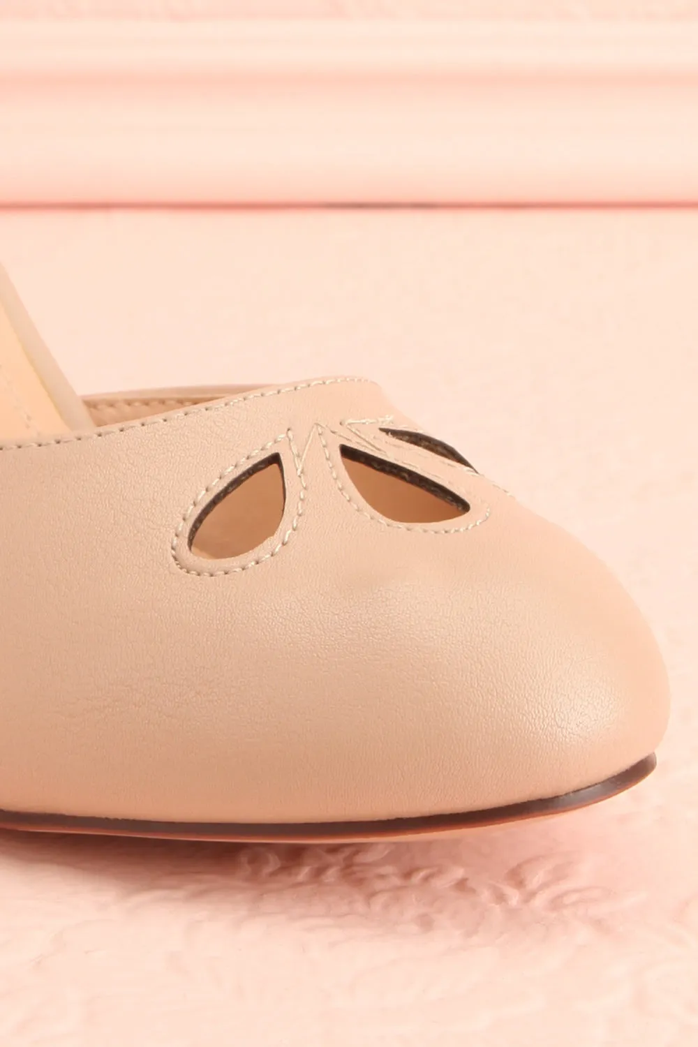 Sapinette Beige | Round Toe Heeled Shoes