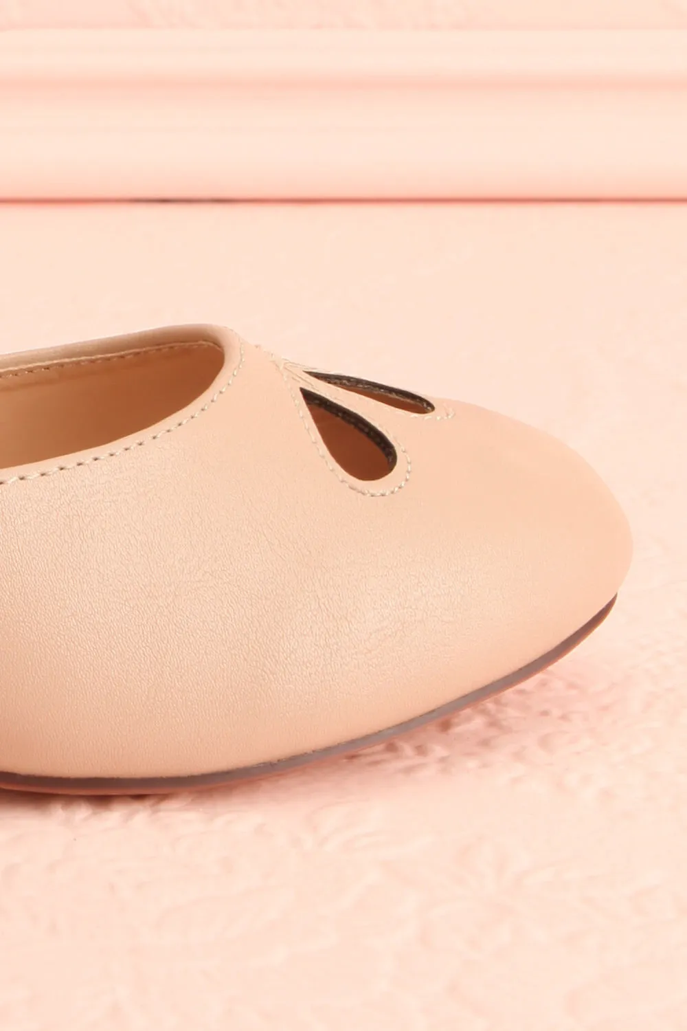 Sapinette Beige | Round Toe Heeled Shoes